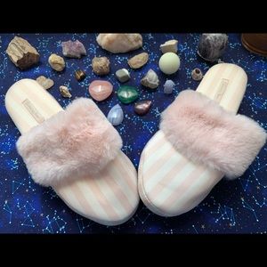 New Victoria’s Secret Slippers Pink and White